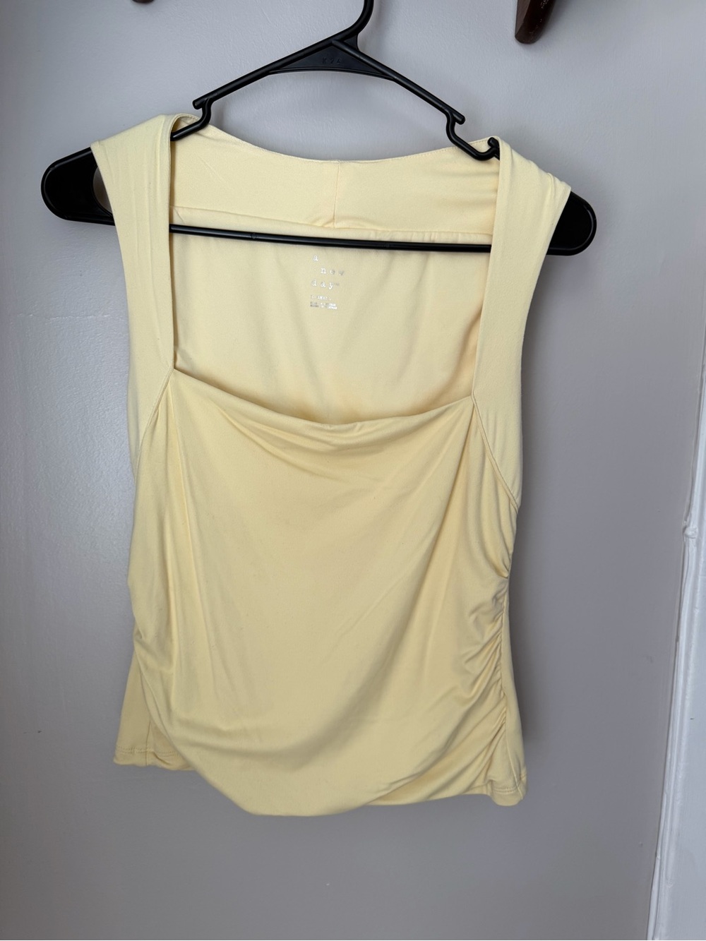 Sleeveless Square-Neck Tank Top in Pale Yellow